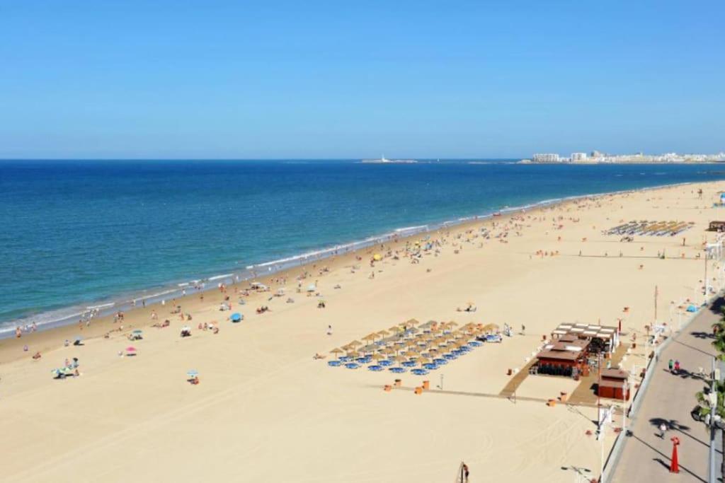Apartamento Candari Playa En Cádiz Exteriör bild