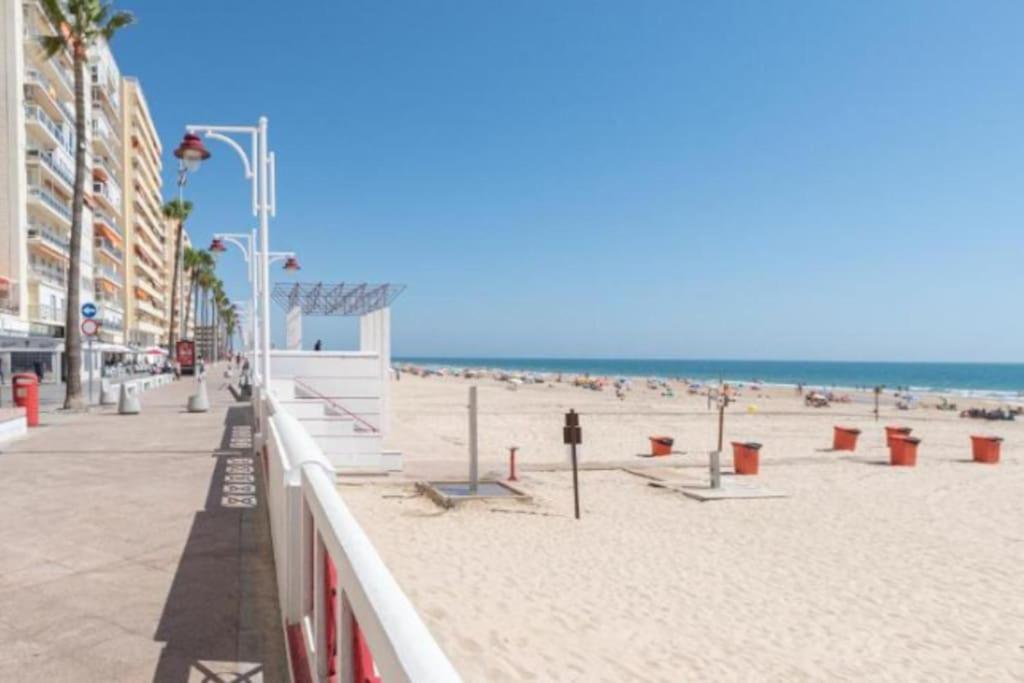 Apartamento Candari Playa En Cádiz Exteriör bild