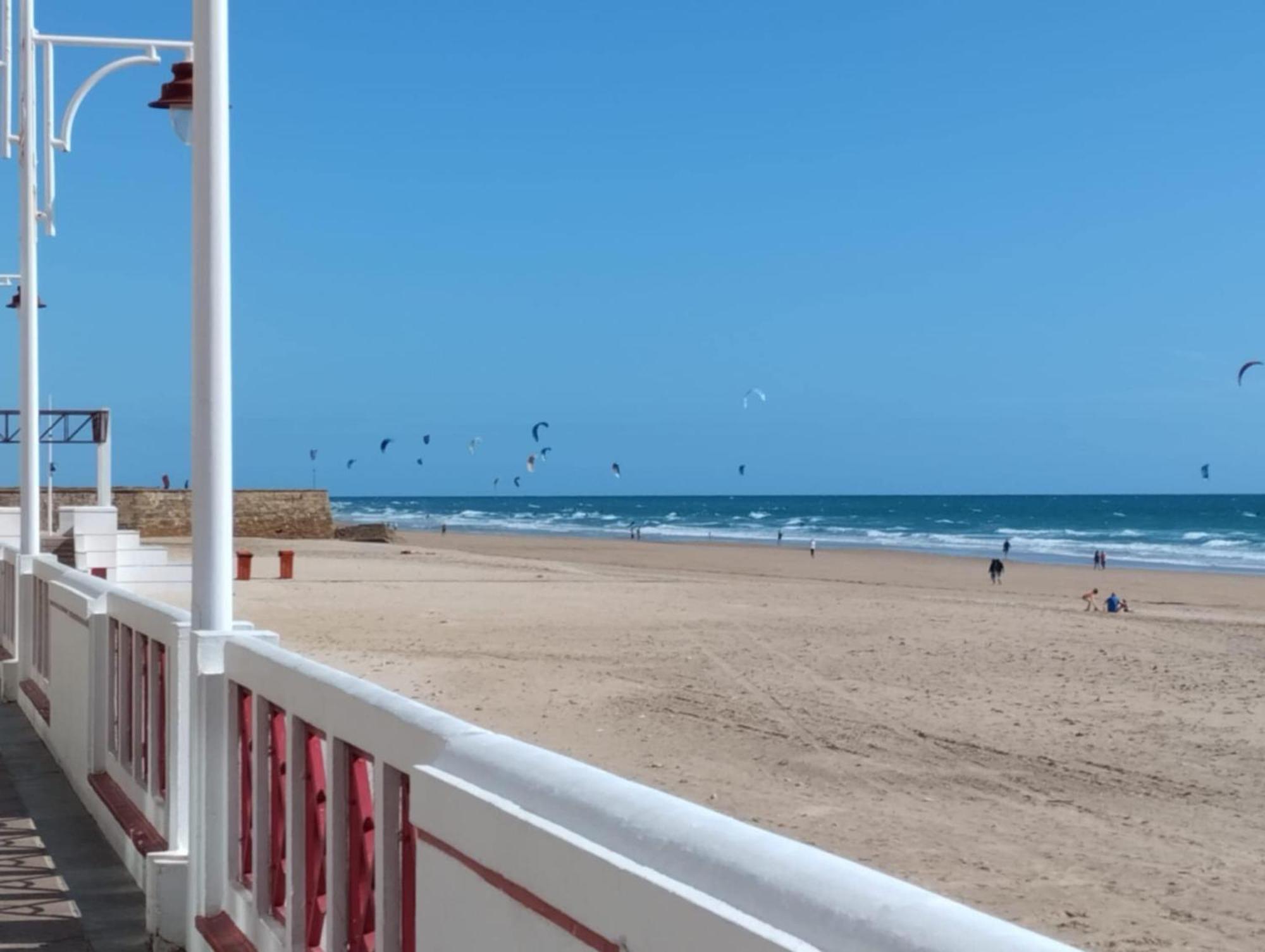 Apartamento Candari Playa En Cádiz Exteriör bild