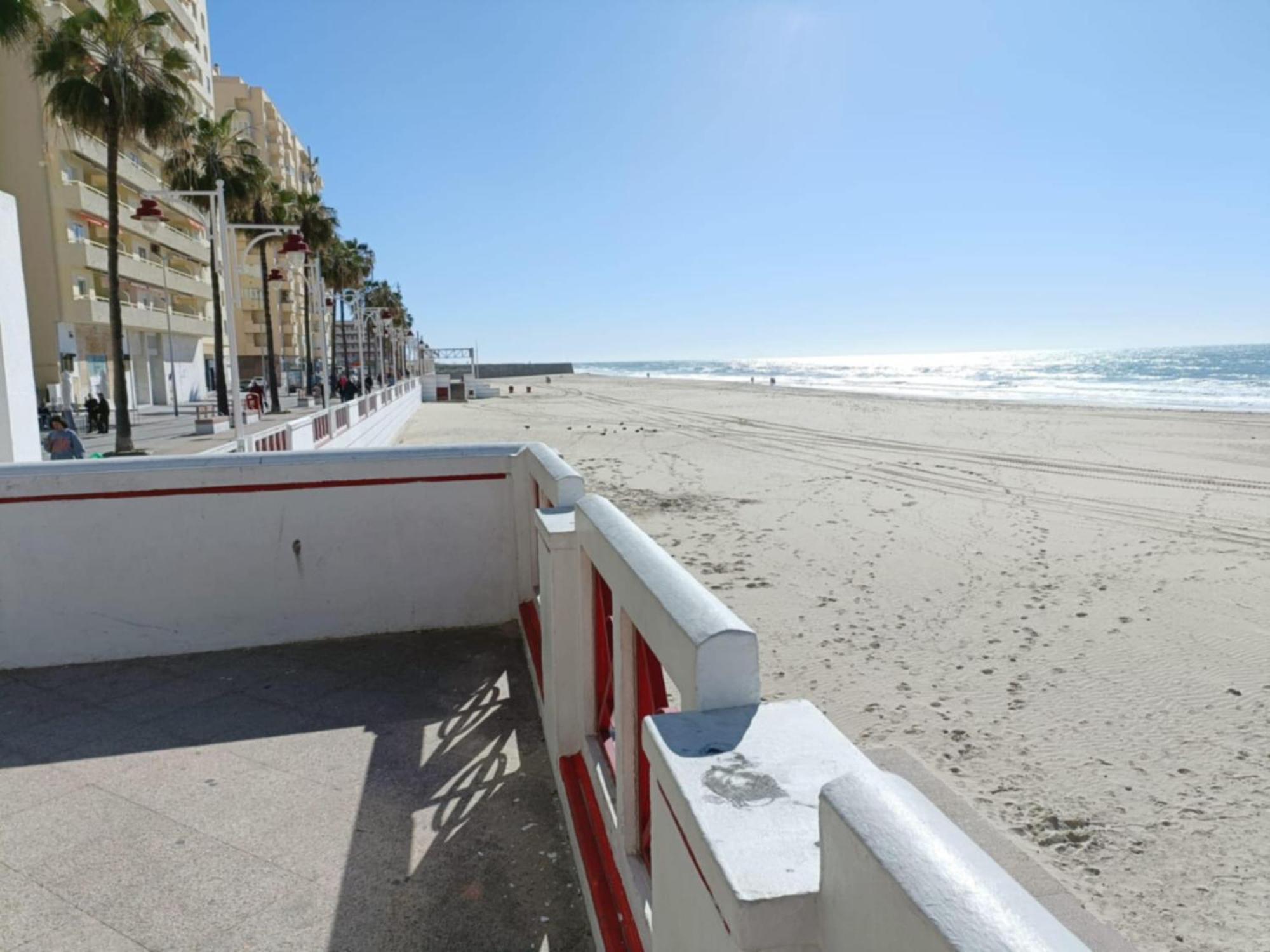 Apartamento Candari Playa En Cádiz Exteriör bild